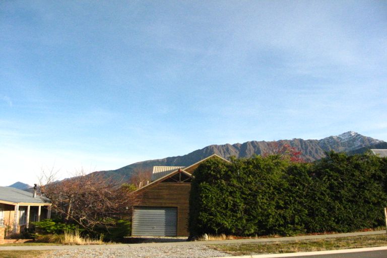 Photo of property in 5 Cedar Drive, Kelvin Heights, Queenstown, 9300