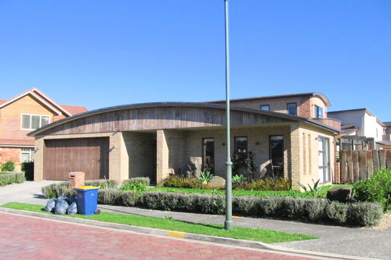 Photo of property in 21 South Kensington Way, Henderson, Auckland, 0612