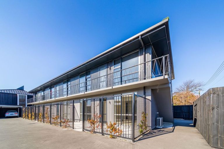 Photo of property in 2/22 Springfield Road, St Albans, Christchurch, 8014