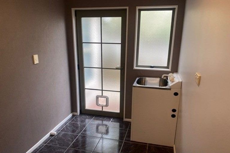 Photo of property in 11 Shelter Grove, Frankleigh Park, New Plymouth, 4310