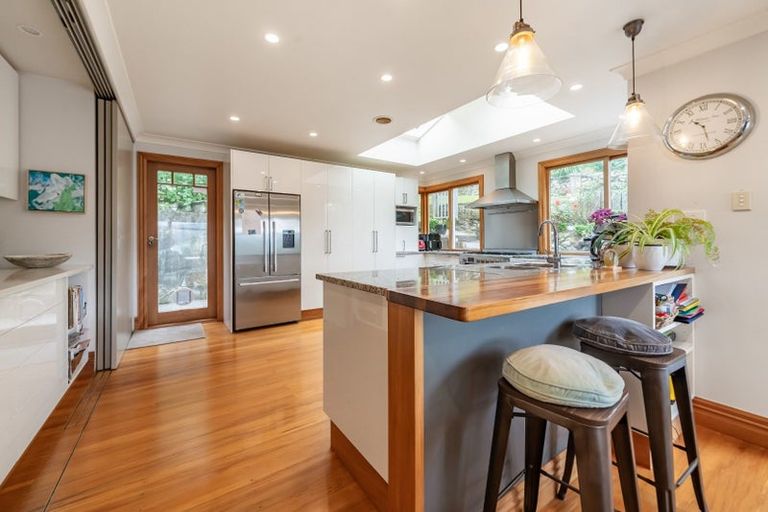 Photo of property in 42 Pretoria Road, Karaka Bays, Wellington, 6022