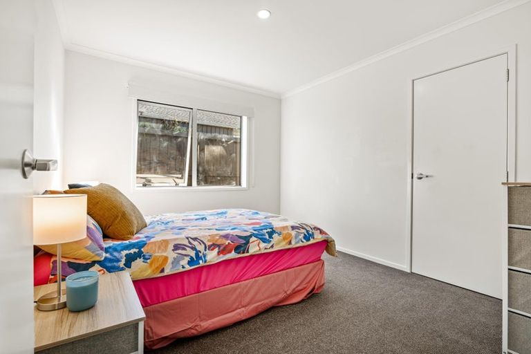 Photo of property in 16 Aporo Drive, Kumeu, 0810