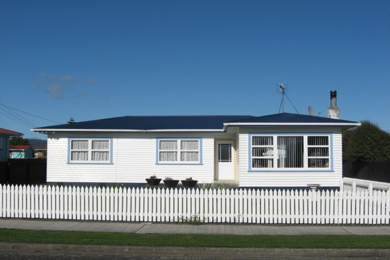 Photo of property in 36 Bledisloe Street, Levin, 5510