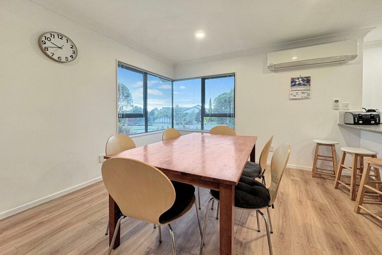 Photo of property in 34 Greenwood Place, Fitzherbert, Palmerston North, 4410