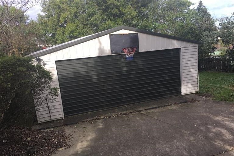 Photo of property in 44 Cedar Heights Avenue, Massey, Auckland, 0614