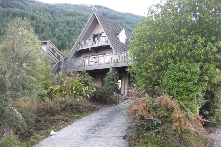 Photo of property in 6a Williams Street, Sunshine Bay, Queenstown, 9300