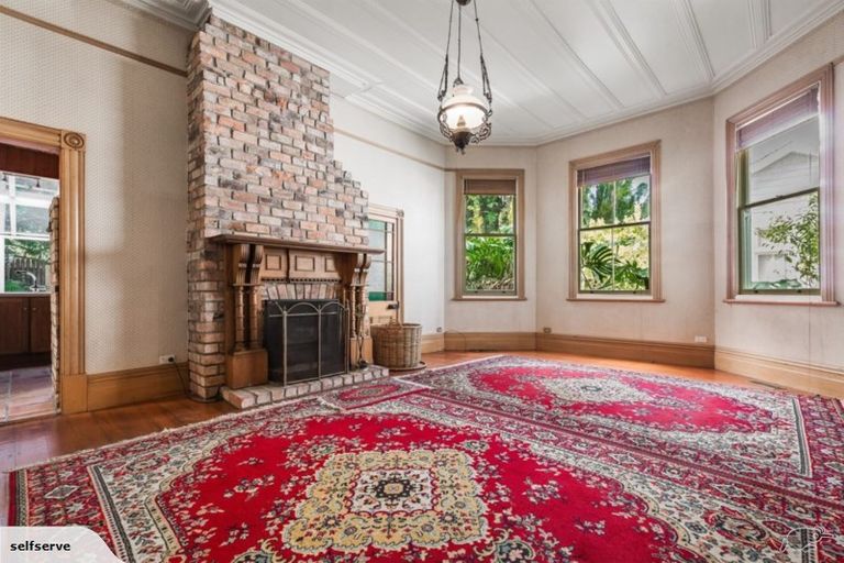 Photo of property in 5 Queen Street, Northcote Point, Auckland, 0627