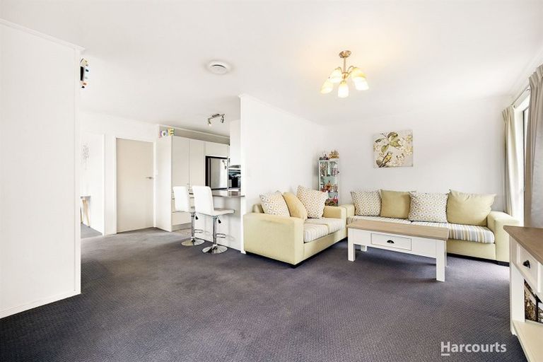 Photo of property in 2/15 Ridgewood Crescent, Birkenhead, Auckland, 0626