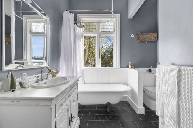 Photo of property in 11 Nevay Road, Miramar, Wellington, 6022