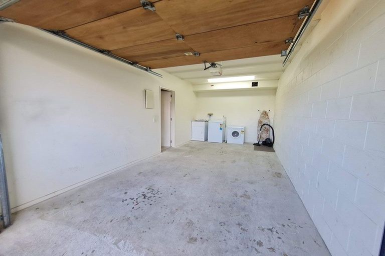 Photo of property in Arno Apartment, 5/8 Mckerrow Place, Sunshine Bay, Queenstown, 9300