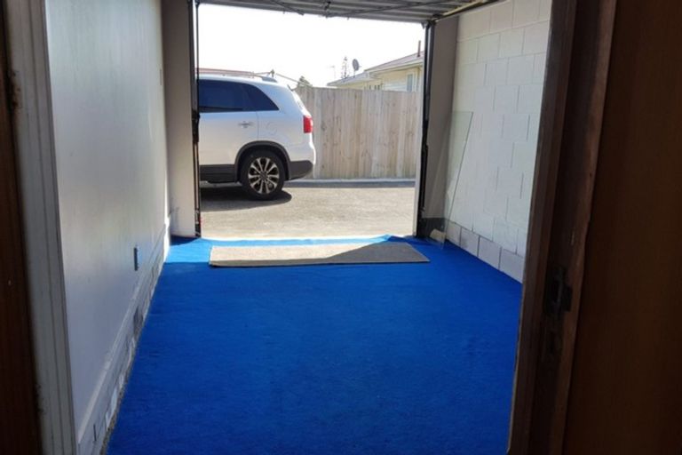 Photo of property in 3/4 Pomaria Road, Henderson, Auckland, 0610