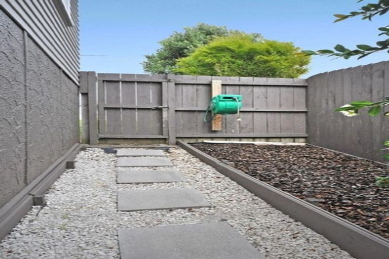 Photo of property in 86 Sylvan Crescent, Te Atatu South, Auckland, 0610
