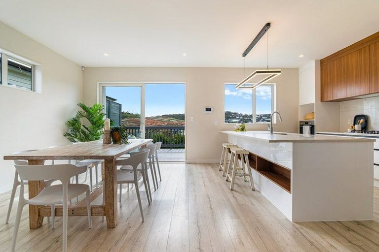 Photo of property in 28 Bine Crescent, Orewa, 0931