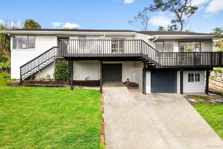 Photo of property in 18 Contessa Drive, Glenfield, Auckland, 0629