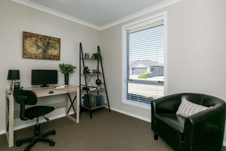 Photo of property in 15 Kapiti Drive, Poraiti, Napier, 4112