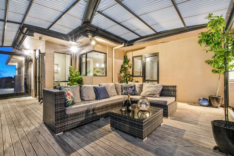 Photo of property in 2 Ellivani Rise, Pukekohe, 2120