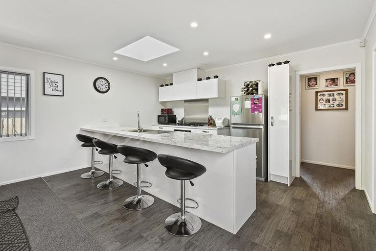 Photo of property in 43 Eddowes Street, Manurewa, Auckland, 2102