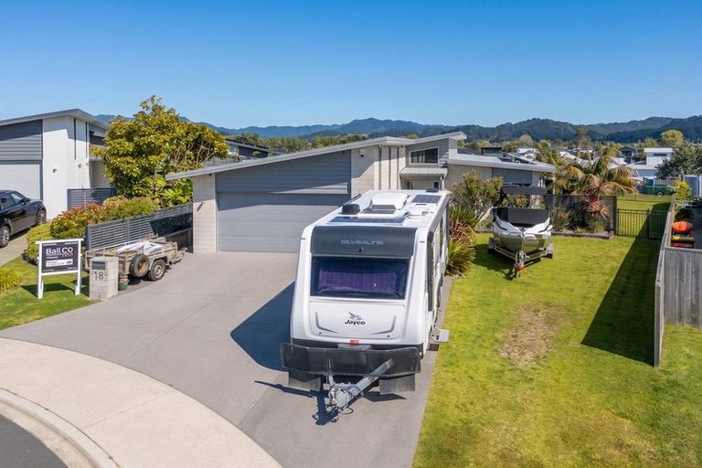 Photo of property in 18 Roseberry Place, Whitianga, 3510