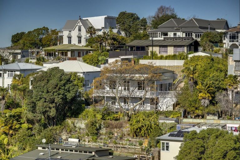 Photo of property in 12 Hadfield Terrace, Bluff Hill, Napier, 4110