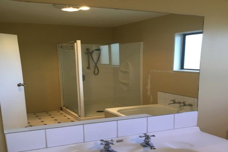 Photo of property in 17 Centennial Avenue, Riccarton, Christchurch, 8041