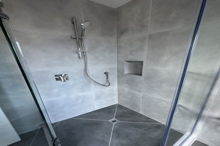 Photo of property in 25a Borrowdace Avenue, Botany Downs, Auckland, 2010