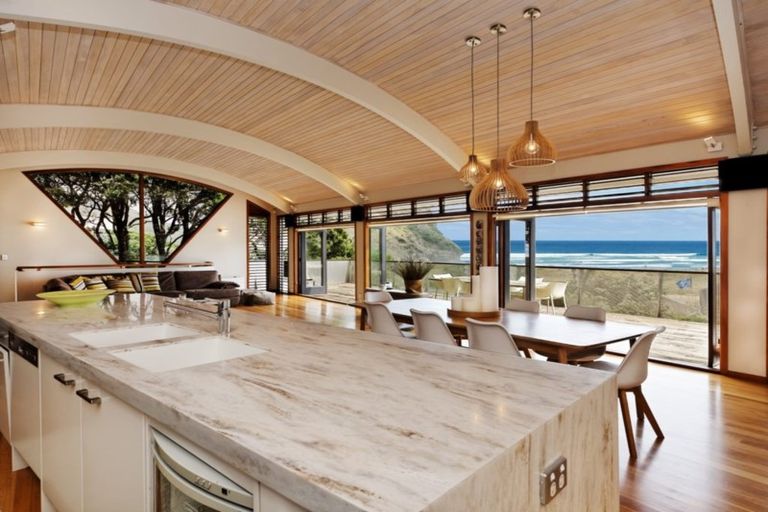 Photo of property in 87 Marine Parade North, Piha, 0772