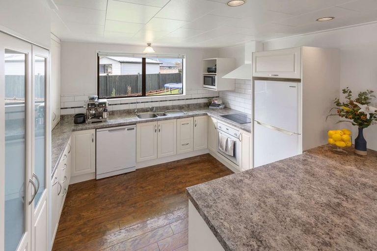 Photo of property in 8 Mansell Crescent, Bulls, 4818