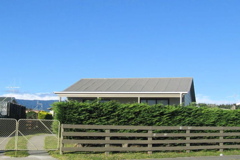 Photo of property in 1 Colenso Place, Otaki Beach, Otaki, 5512