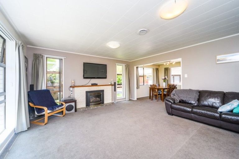 Photo of property in 2 Cecil Place, Cloverlea, Palmerston North, 4412