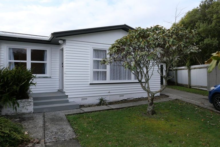 Photo of property in 1 Huia Place, Levin, 5510
