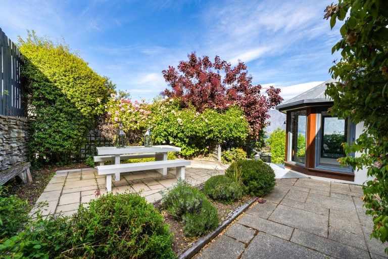 Photo of property in 19 Richards Park Lane, Fernhill, Queenstown, 9300