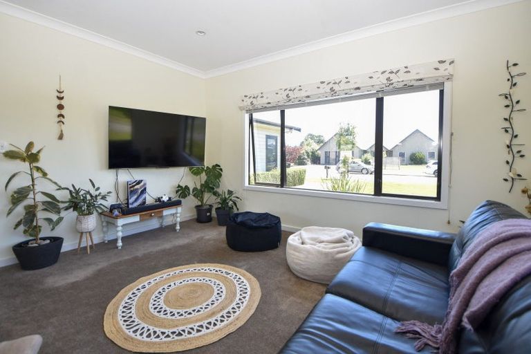 Photo of property in 18 Carrington Drive, Carterton, 5713