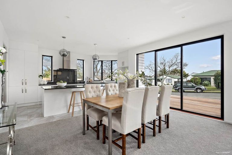 Photo of property in 20a Parramatta Place, Botany Downs, Auckland, 2010