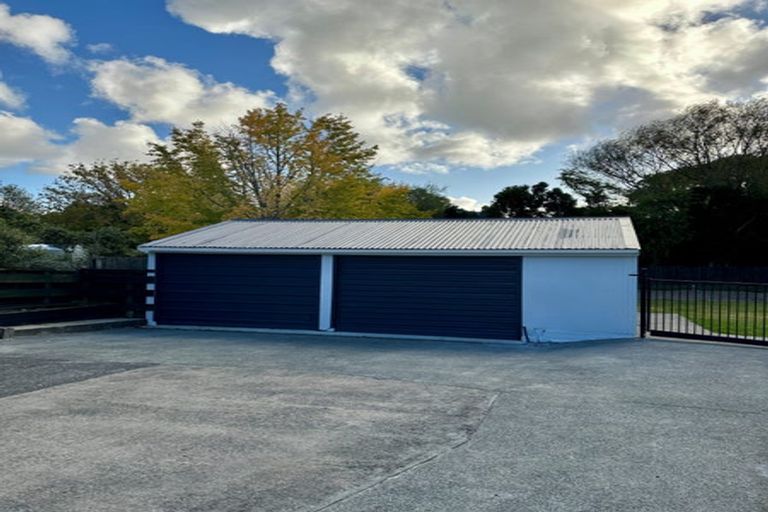 Photo of property in 121 Awaroa Road, Helensville, 0800