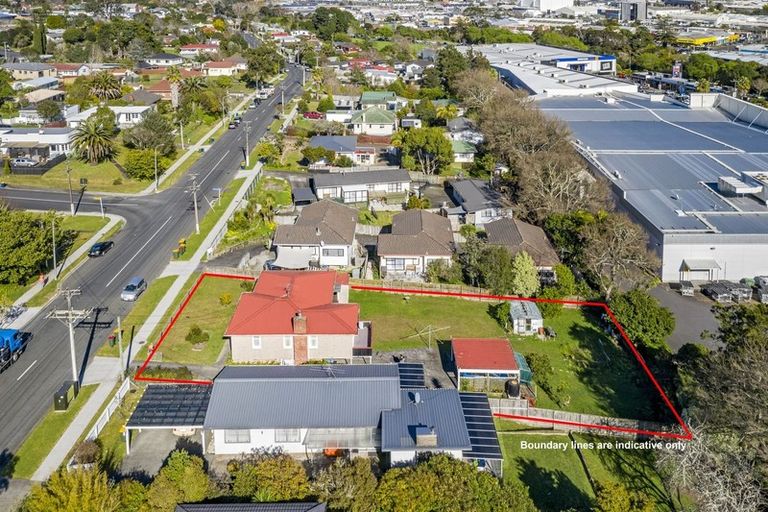 Photo of property in 13 Newington Road, Henderson, Auckland, 0612