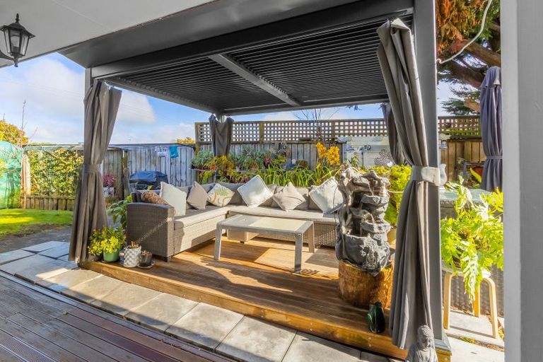 Photo of property in 128 Collins Road, Melville, Hamilton, 3206