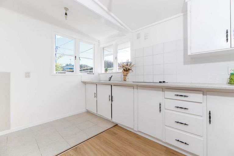 Photo of property in 57 Forrest Hill Road, Milford, Auckland, 0620