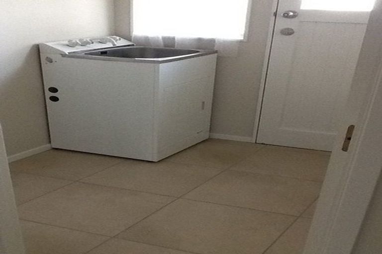 Photo of property in 285 Great North Road, Henderson, Auckland, 0612