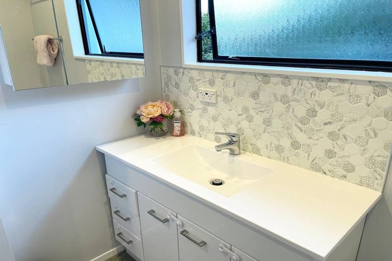 Photo of property in 2/12 Norfolk Street, Regent, Whangarei, 0112