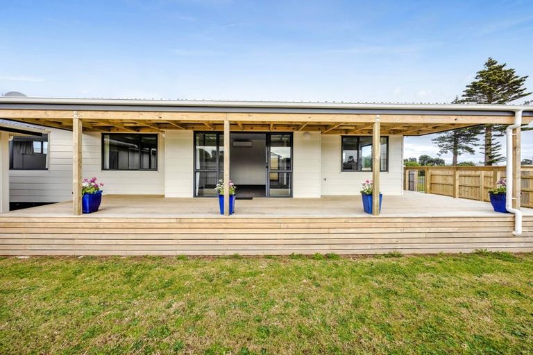 Photo of property in 25 Longfellow Road, Opunake, 4616