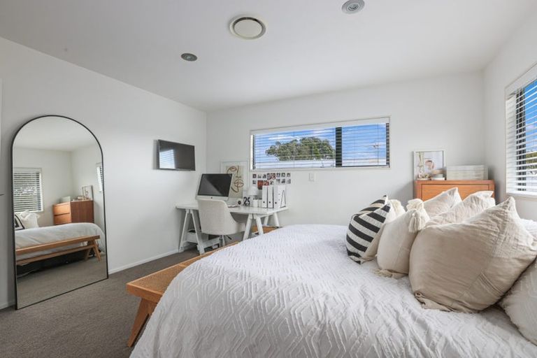 Photo of property in 15a Teal Crescent, Beach Haven, Auckland, 0626