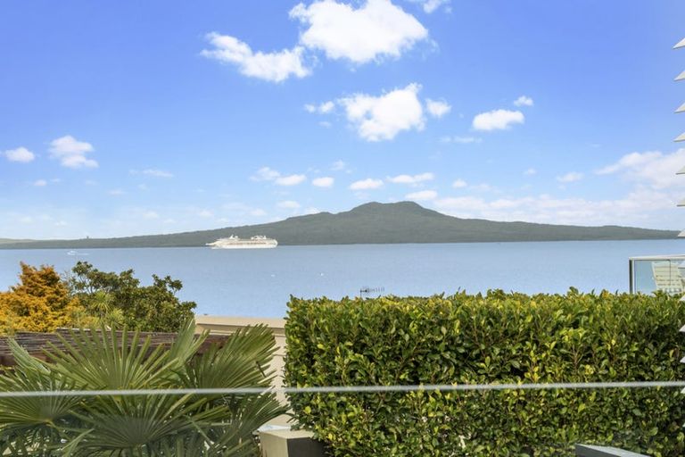Photo of property in 2/27 Churchill Road, Murrays Bay, Auckland, 0630