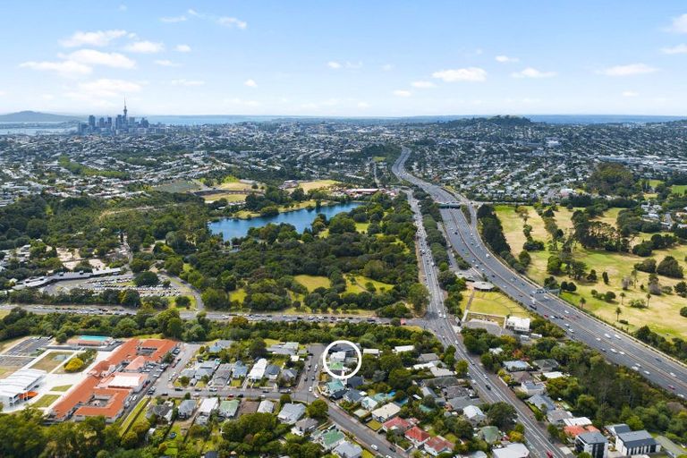 Photo of property in 5 Manor Place, Point Chevalier, Auckland, 1022