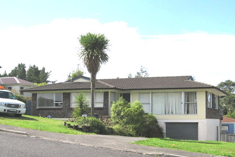 Photo of property in 19 Cedar Heights Avenue, Massey, Auckland, 0614