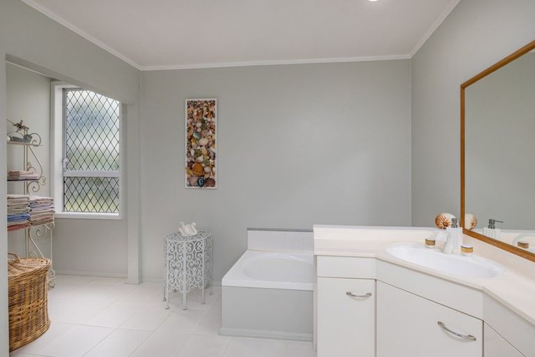 Photo of property in 582 Kerikeri Road, Kerikeri, 0293