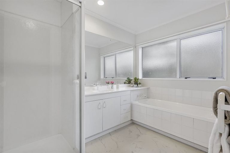 Photo of property in 47 Palmcrest Grove, Highland Park, Auckland, 2010