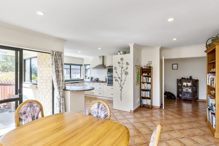 Photo of property in 10 Aburoc Place, Paraparaumu Beach, Paraparaumu, 5032