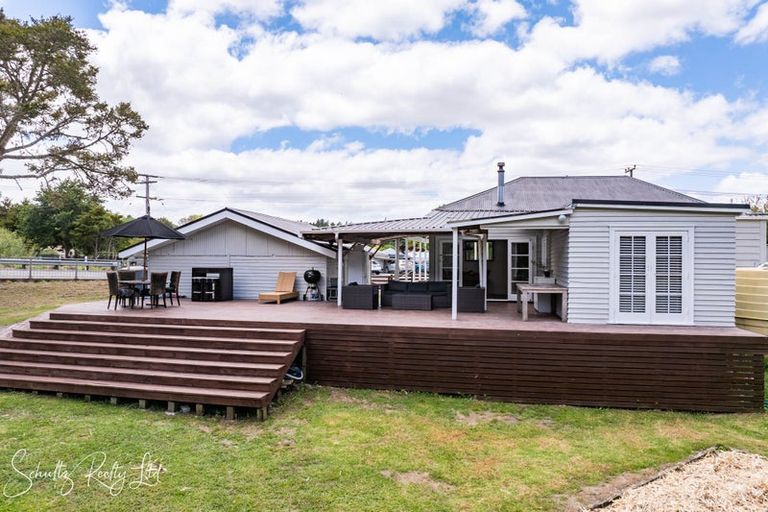 Photo of property in 17 Franklin Road, Paparoa, 0571