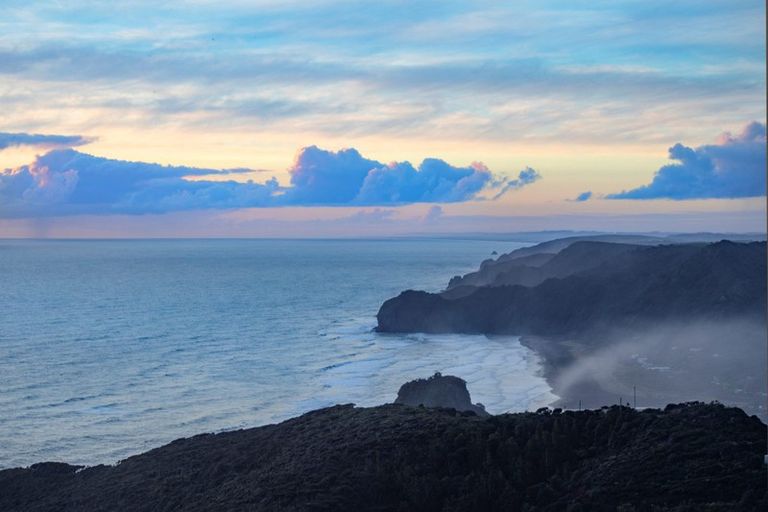 Photo of property in 43a Te Ahuahu Road, Piha, New Lynn, 0772