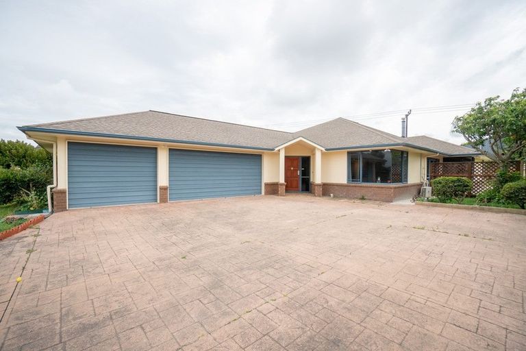 Photo of property in 64 Royal Oak Drive, Kelvin Grove, Palmerston North, 4414